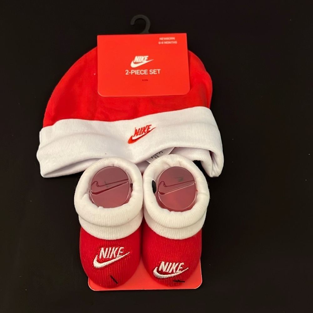 Newborn Baby Nike Futura Beanie
Hat and Bootie Set - Picture 3 of 4